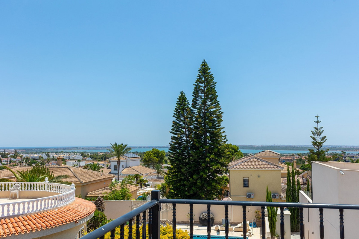 For sale - 3 Bedroom 2 Bathroom House - Detached Villa in Rojales - Ciudad Quesada  - Alicante