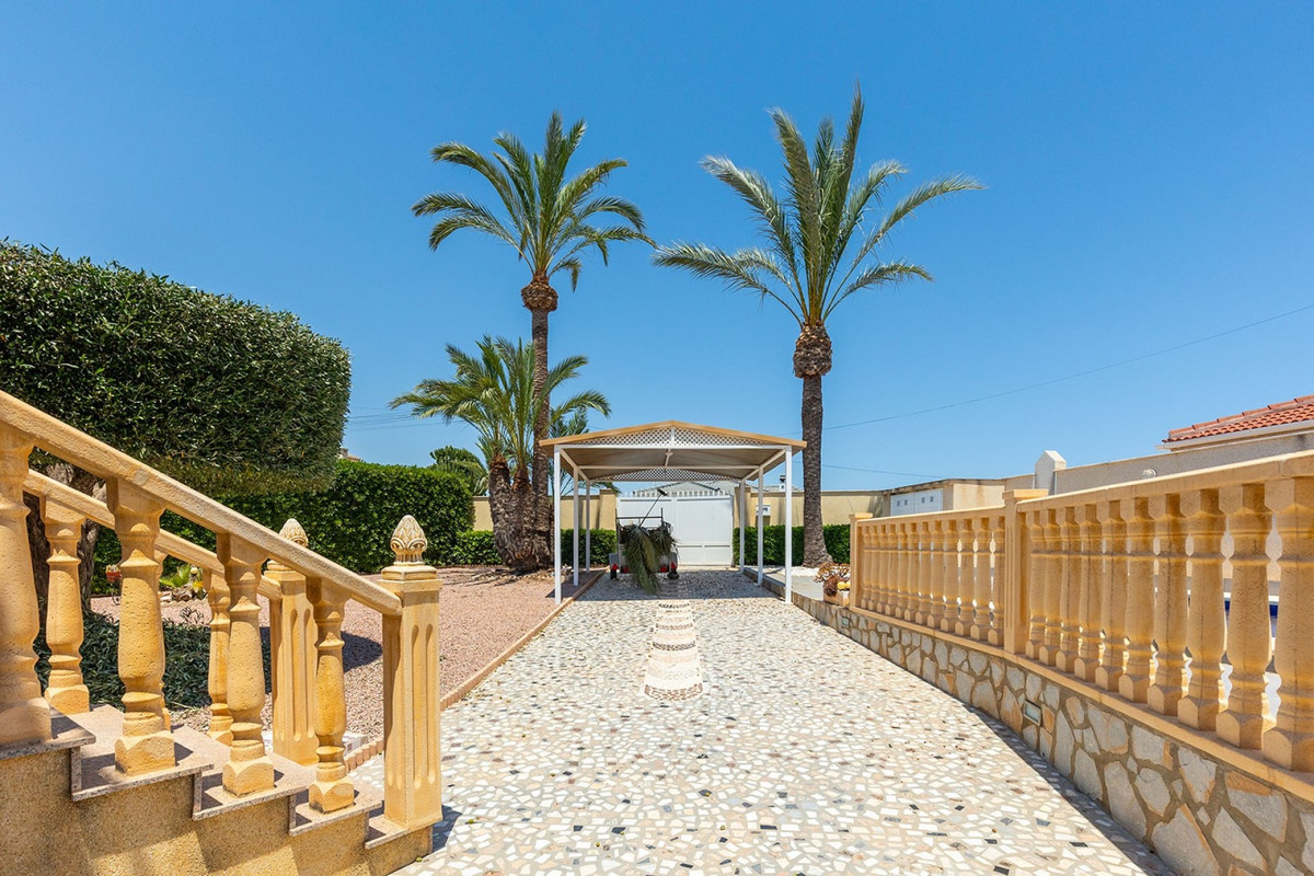 For sale - 3 Bedroom 2 Bathroom House - Detached Villa in Rojales - Ciudad Quesada  - Alicante