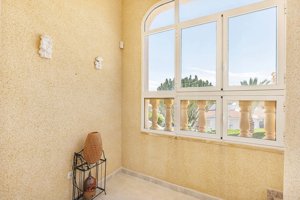 For sale - 3 Bedroom 2 Bathroom House - Detached Villa in Rojales - Ciudad Quesada  - Alicante