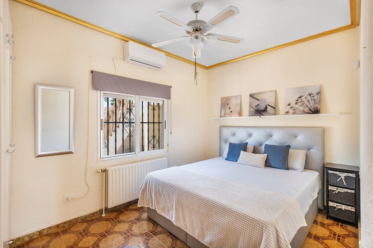 For sale - 3 Bedroom 2 Bathroom House - Detached Villa in Rojales - Ciudad Quesada  - Alicante