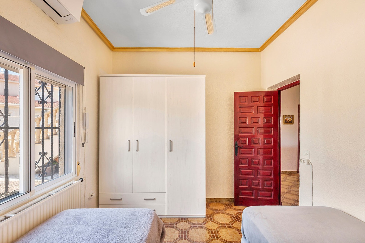 For sale - 3 Bedroom 2 Bathroom House - Detached Villa in Rojales - Ciudad Quesada  - Alicante