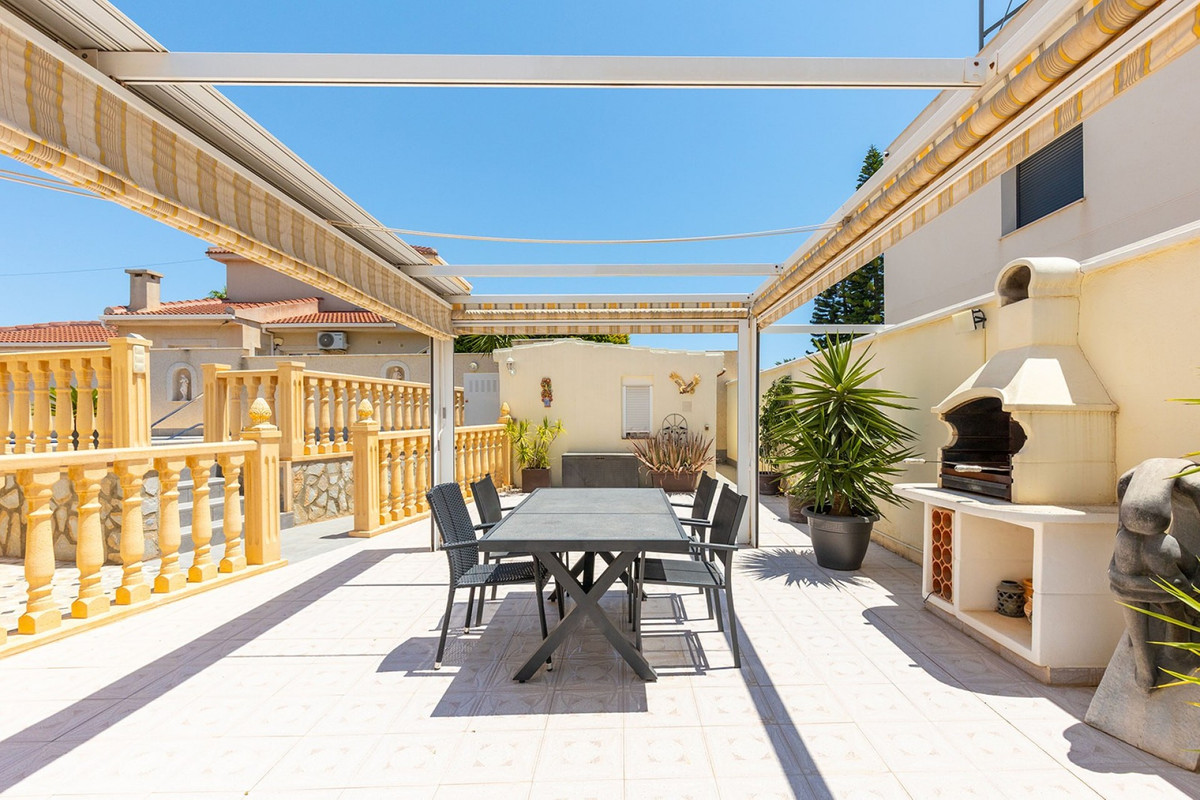 For sale - 3 Bedroom 2 Bathroom House - Detached Villa in Rojales - Ciudad Quesada  - Alicante