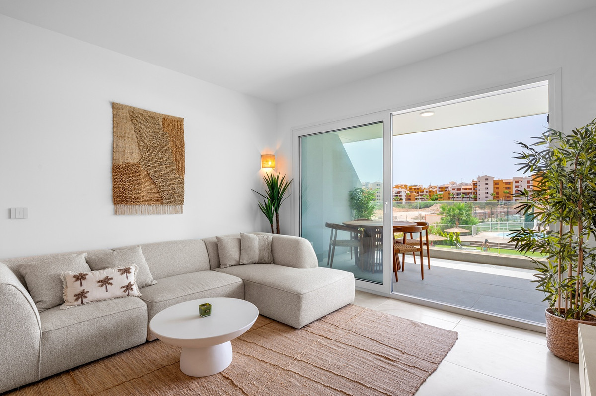 For sale - 2 Bedroom 2 Bathroom Apartment - Middle Floor Apartment in Orihuela - Punta Prima  - Alicante