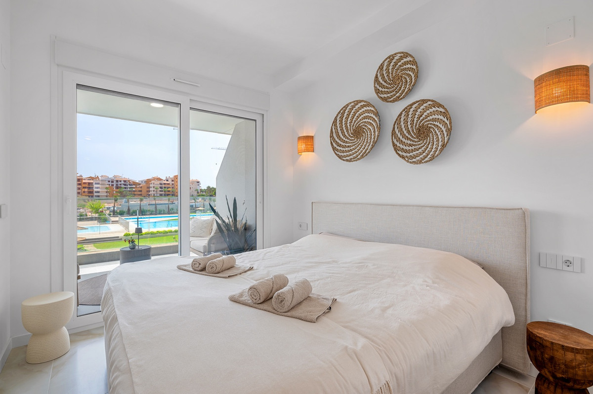 For sale - 2 Bedroom 2 Bathroom Apartment - Middle Floor Apartment in Orihuela - Punta Prima  - Alicante