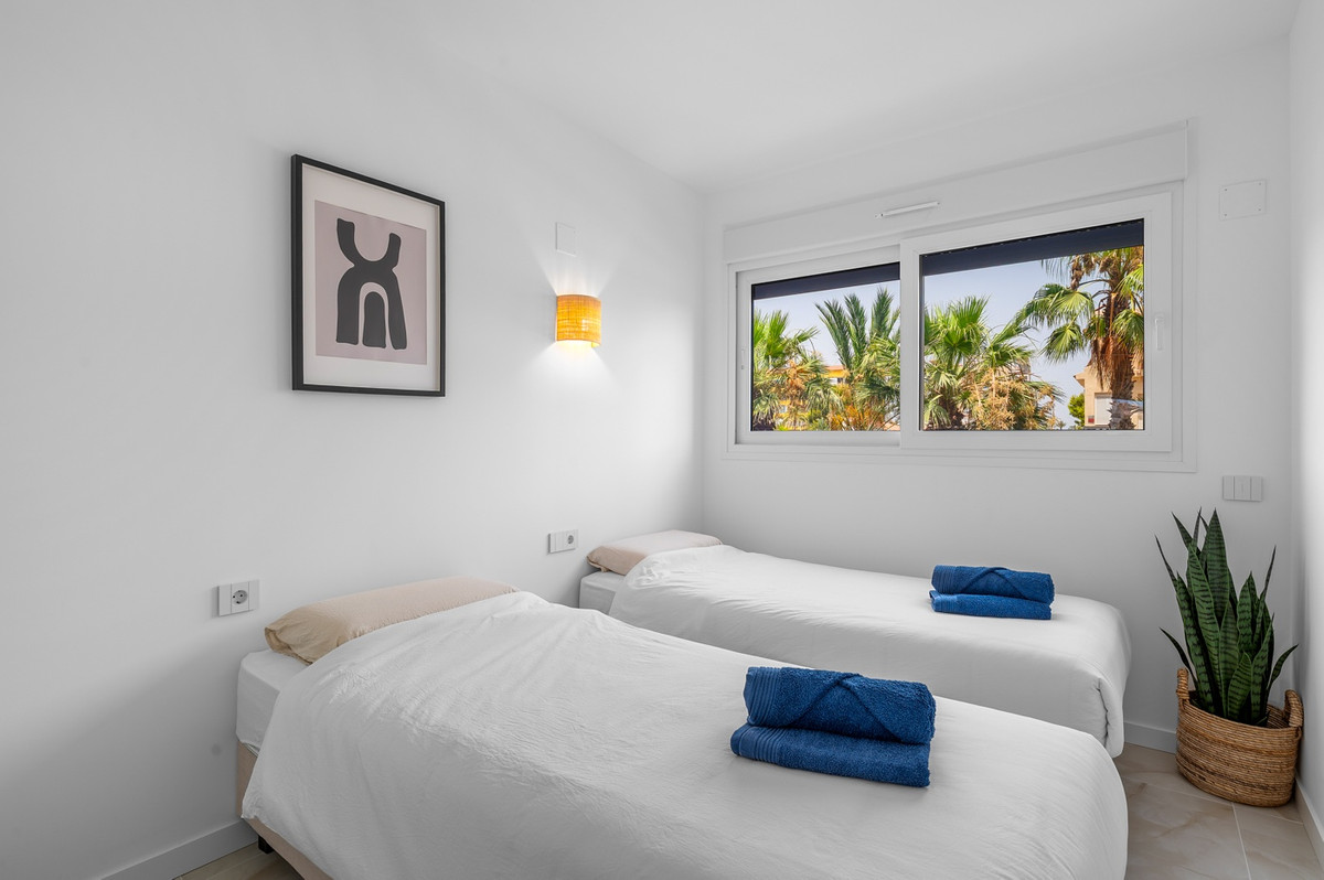 For sale - 2 Bedroom 2 Bathroom Apartment - Middle Floor Apartment in Orihuela - Punta Prima  - Alicante