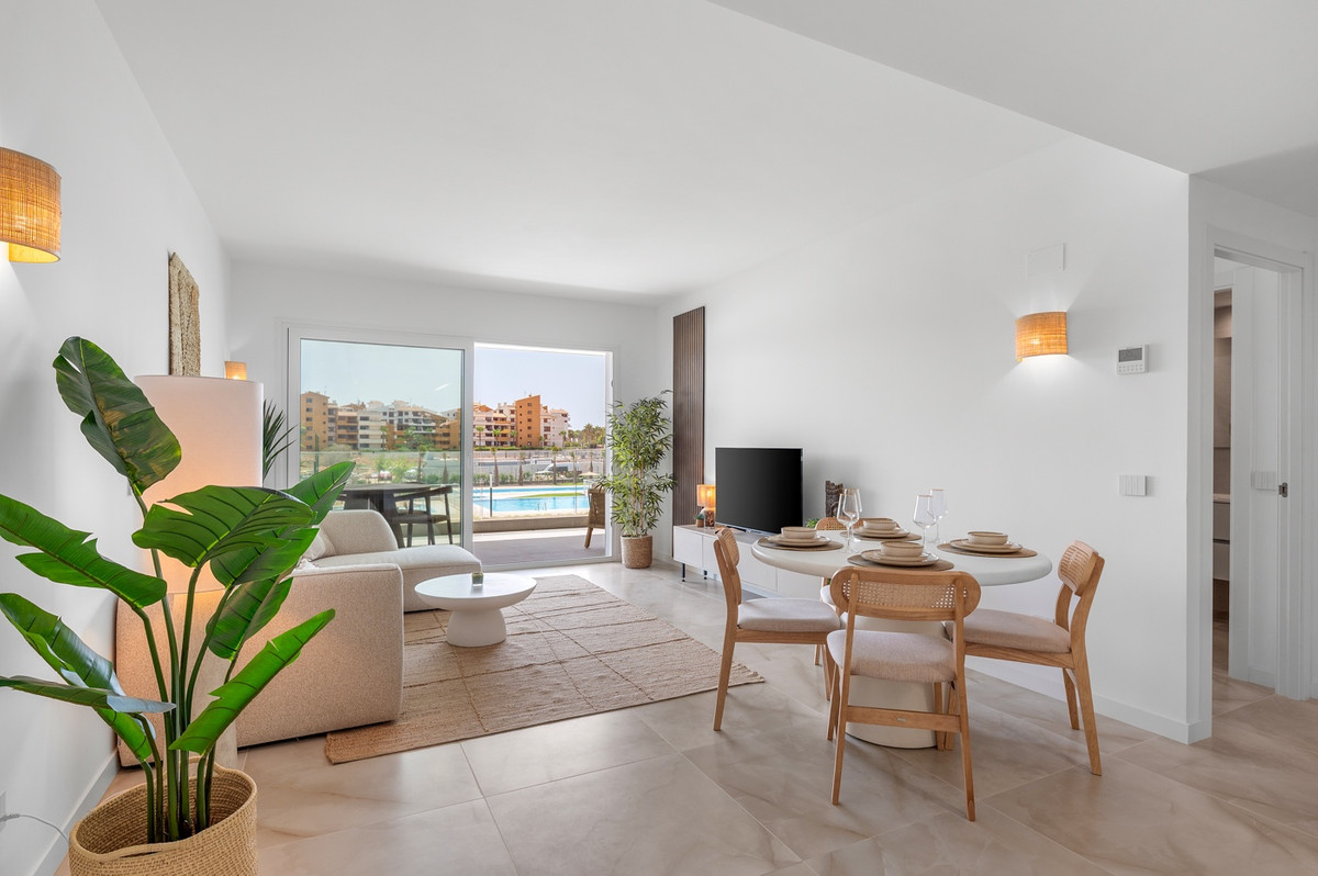 For sale - 2 Bedroom 2 Bathroom Apartment - Middle Floor Apartment in Orihuela - Punta Prima  - Alicante