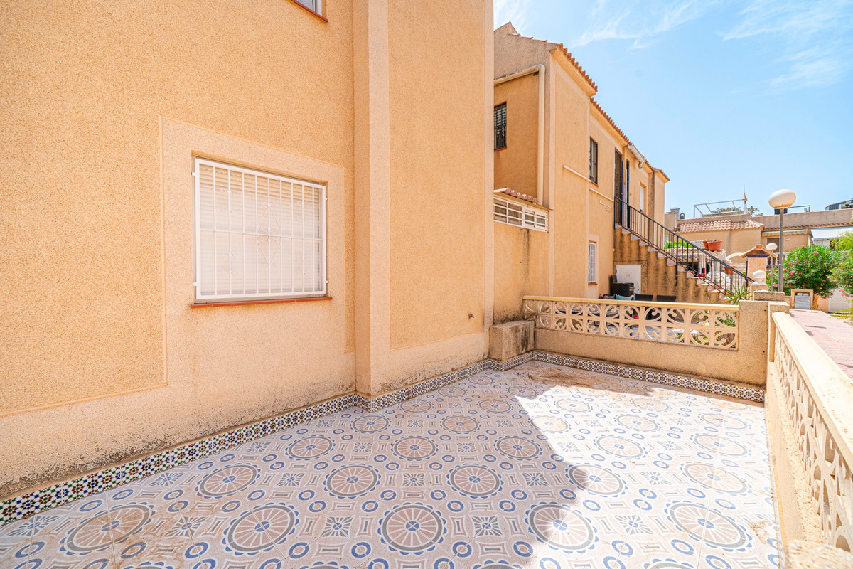 For sale - 2 Bedroom 1 Bathroom Apartment - Top Floor Apartment in Torrevieja - Torrevieja Centro  - Alicante