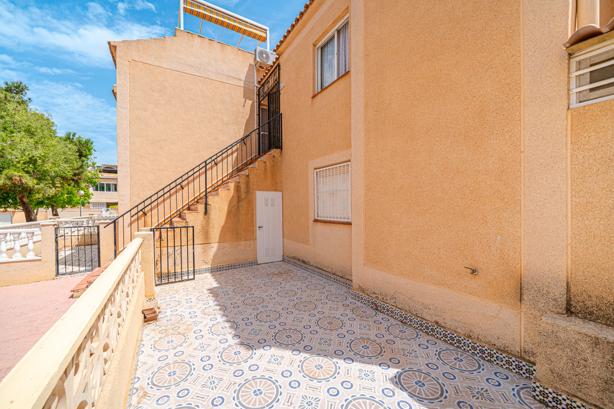 For sale - 2 Bedroom 1 Bathroom Apartment - Top Floor Apartment in Torrevieja - Torrevieja Centro  - Alicante