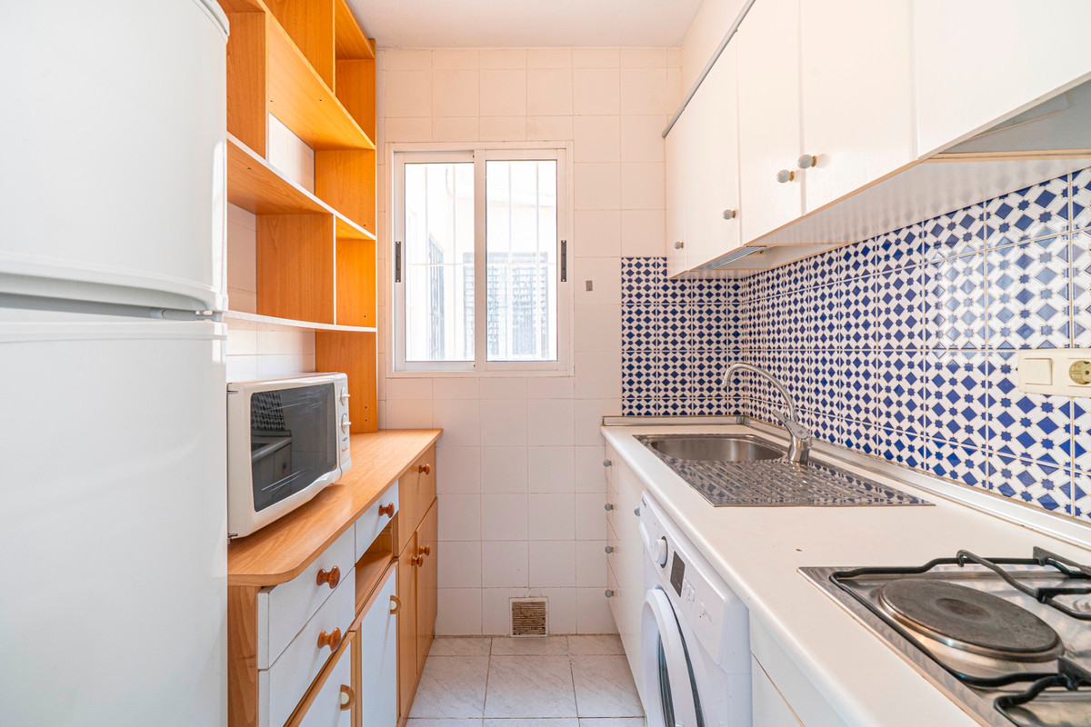 For sale - 2 Bedroom 1 Bathroom Apartment - Top Floor Apartment in Torrevieja - Torrevieja Centro  - Alicante