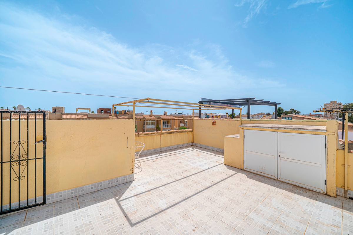 For sale - 2 Bedroom 1 Bathroom Apartment - Top Floor Apartment in Torrevieja - Torrevieja Centro  - Alicante