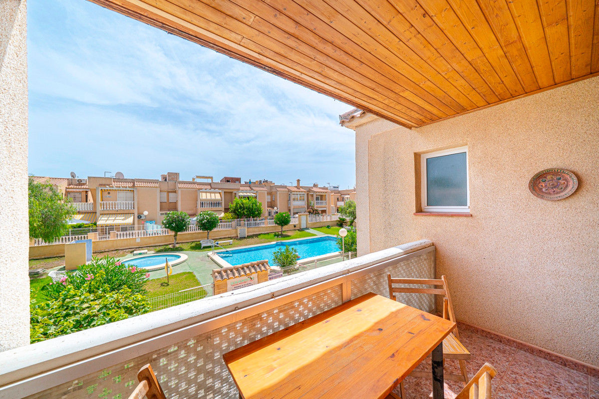 For sale - 2 Bedroom 1 Bathroom Apartment - Top Floor Apartment in Torrevieja - Torrevieja Centro  - Alicante