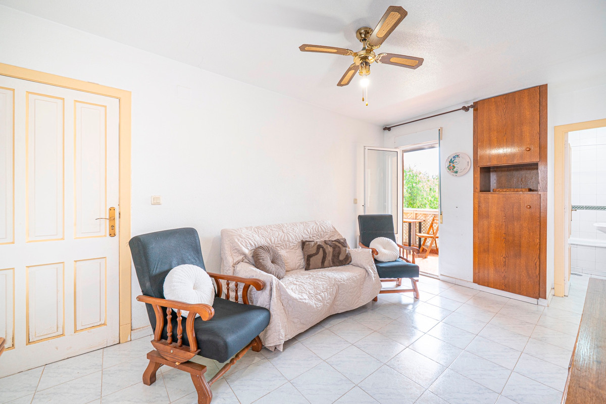 For sale - 2 Bedroom 1 Bathroom Apartment - Top Floor Apartment in Torrevieja - Torrevieja Centro  - Alicante