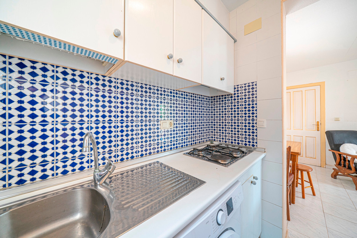 For sale - 2 Bedroom 1 Bathroom Apartment - Top Floor Apartment in Torrevieja - Torrevieja Centro  - Alicante