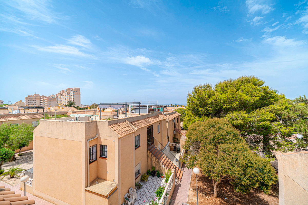 For sale - 2 Bedroom 1 Bathroom Apartment - Top Floor Apartment in Torrevieja - Torrevieja Centro  - Alicante