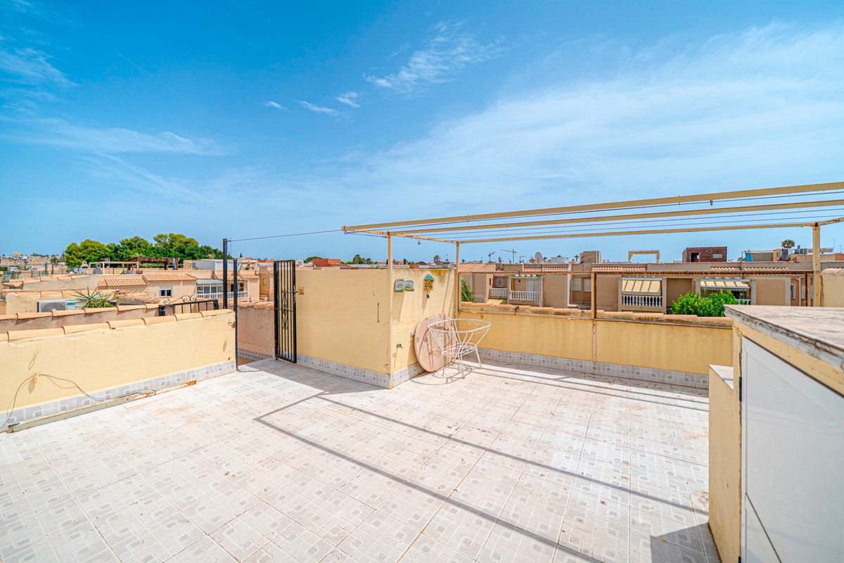 For sale - 2 Bedroom 1 Bathroom Apartment - Top Floor Apartment in Torrevieja - Torrevieja Centro  - Alicante
