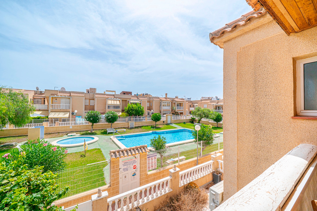 For sale - 2 Bedroom 1 Bathroom Apartment - Top Floor Apartment in Torrevieja - Torrevieja Centro  - Alicante
