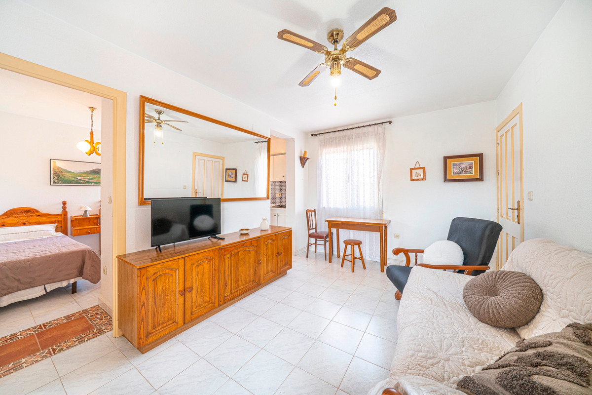 For sale - 2 Bedroom 1 Bathroom Apartment - Top Floor Apartment in Torrevieja - Torrevieja Centro  - Alicante