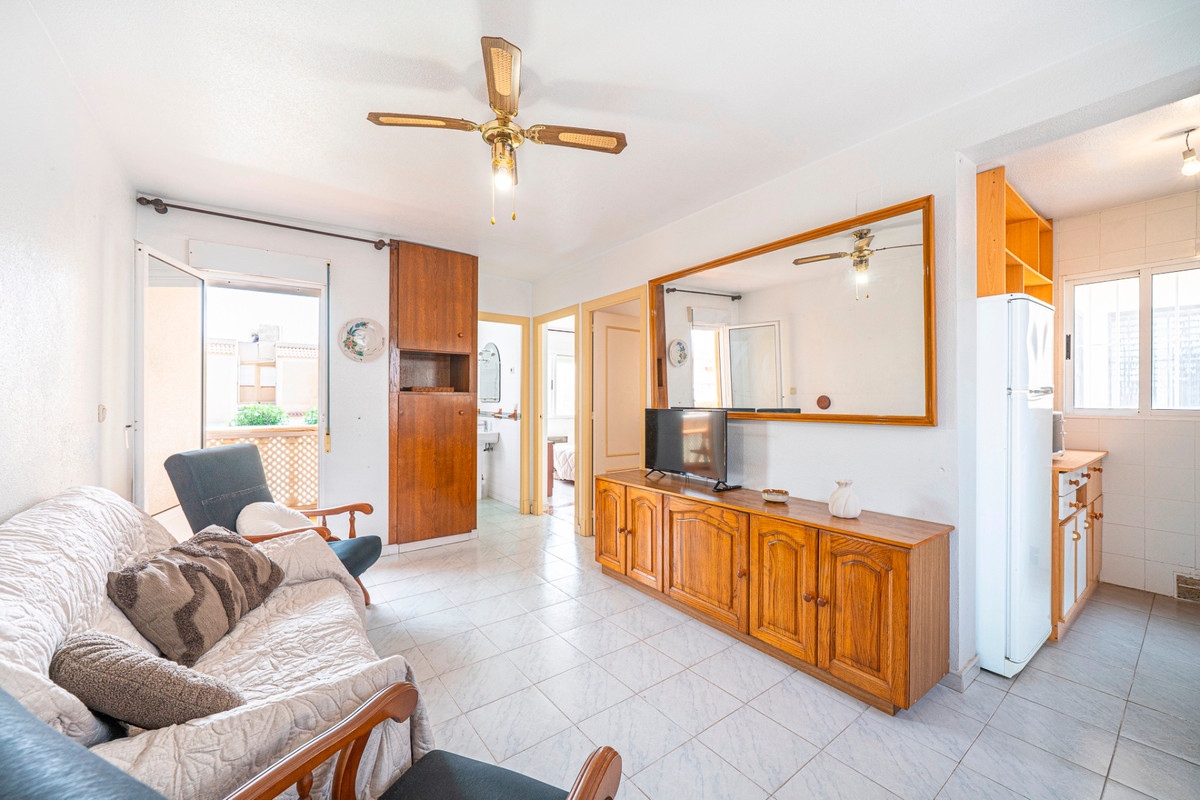 For sale - 2 Bedroom 1 Bathroom Apartment - Top Floor Apartment in Torrevieja - Torrevieja Centro  - Alicante