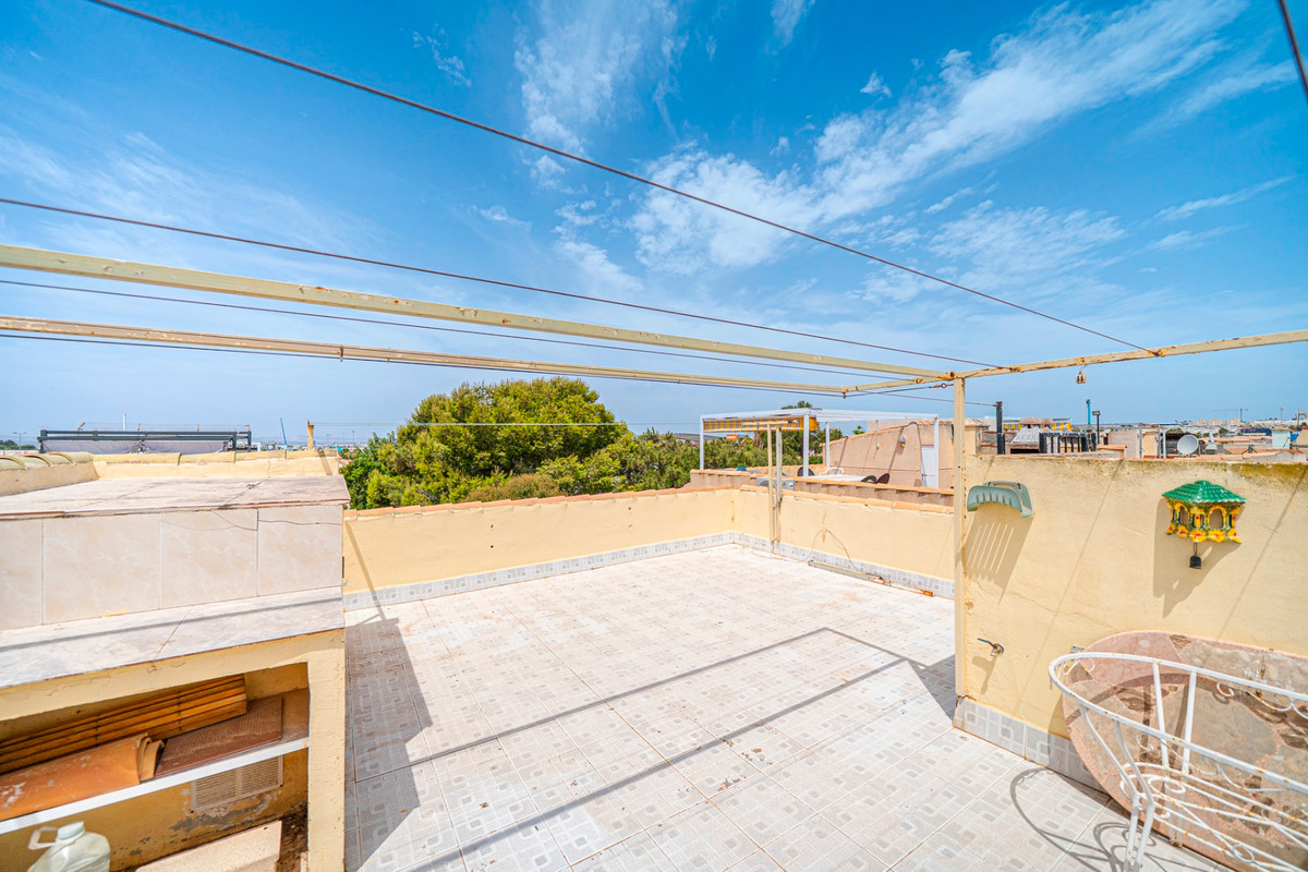 For sale - 2 Bedroom 1 Bathroom Apartment - Top Floor Apartment in Torrevieja - Torrevieja Centro  - Alicante