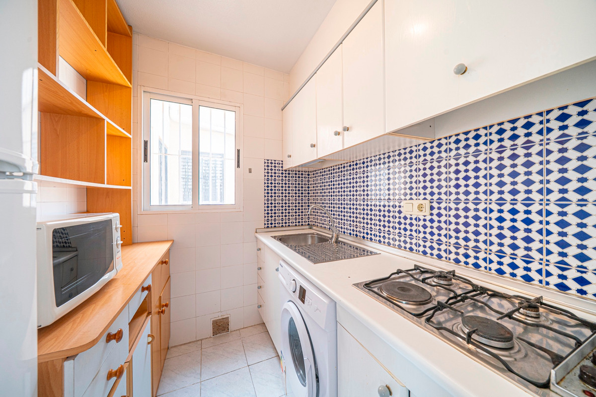 For sale - 2 Bedroom 1 Bathroom Apartment - Top Floor Apartment in Torrevieja - Torrevieja Centro  - Alicante