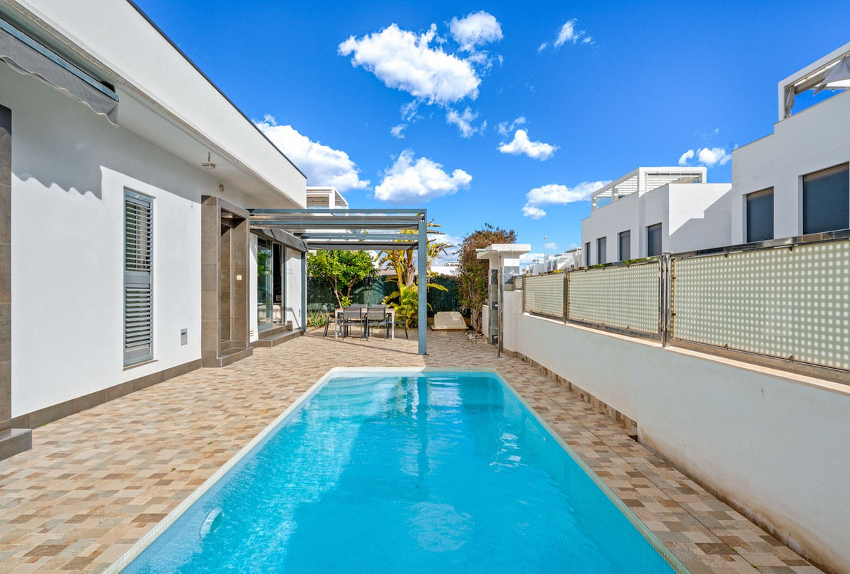 For sale - 3 Bedroom 2 Bathroom House - Detached Villa in Rojales - Ciudad Quesada  - Alicante