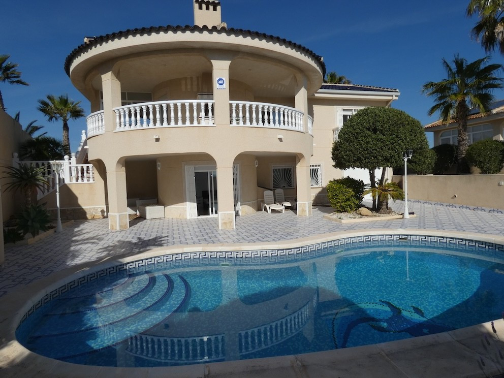 For sale - 4 Bedroom 4 Bathroom House - Detached Villa in Rojales - Ciudad Quesada  - Alicante