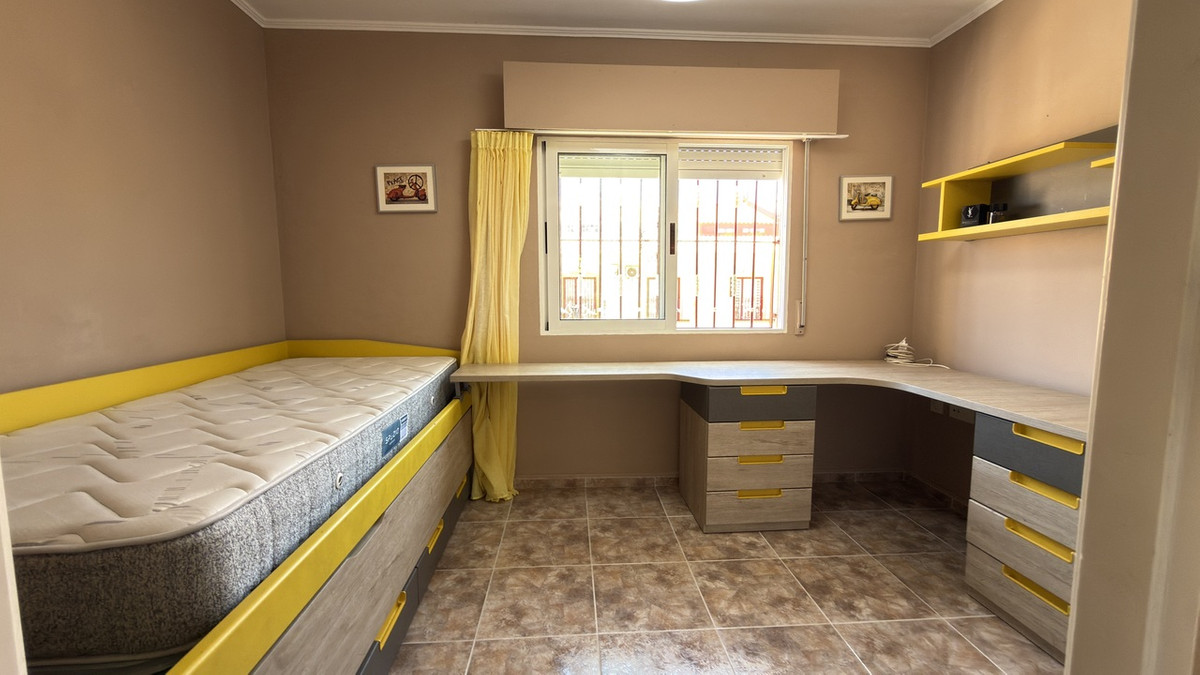 For sale - 3 Bedroom 2 Bathroom Townhouse in La Zenia  - La Zenia  - Alicante