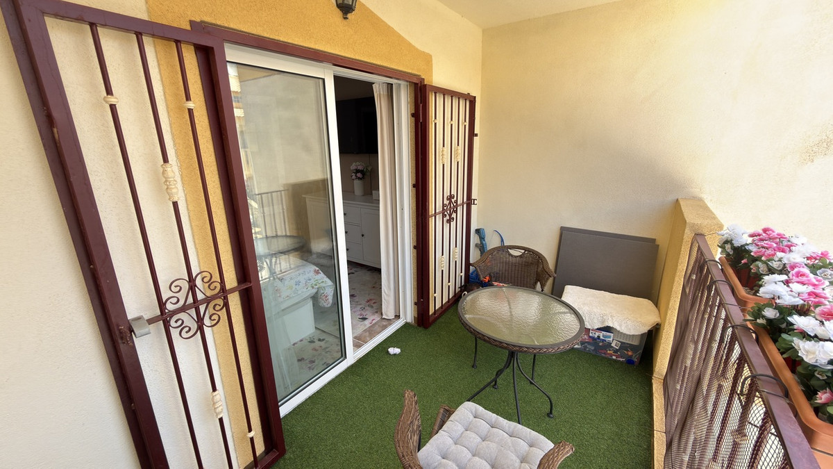 For sale - 3 Bedroom 2 Bathroom Townhouse in La Zenia  - La Zenia  - Alicante