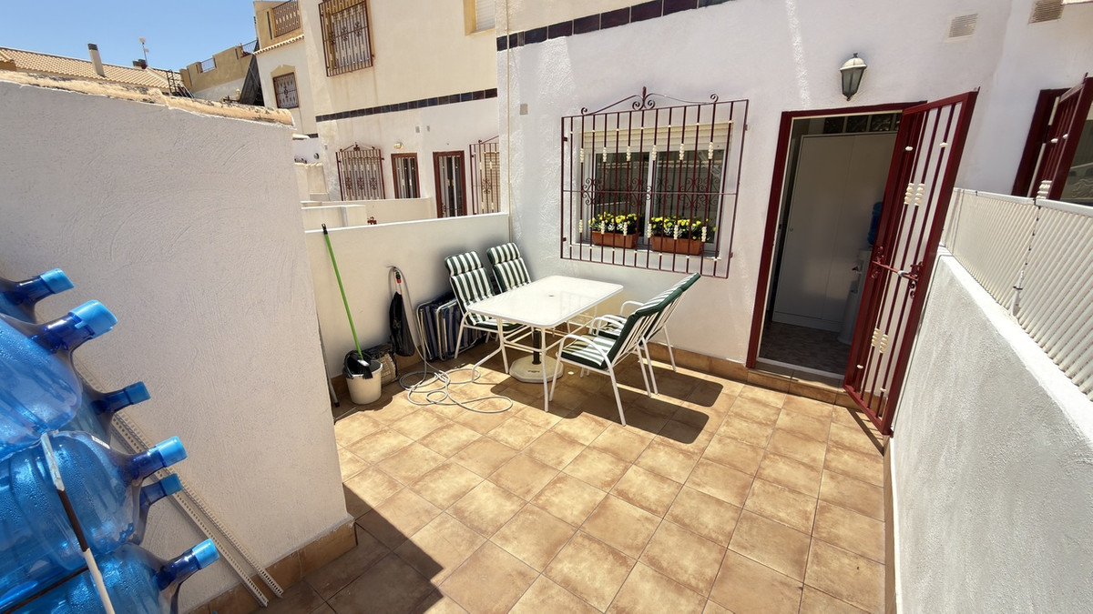 For sale - 3 Bedroom 2 Bathroom Townhouse in La Zenia - La Zenia  - Alicante