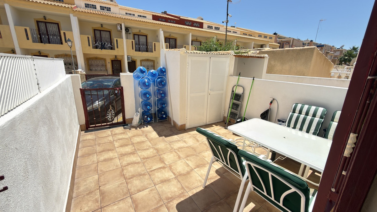 For sale - 3 Bedroom 2 Bathroom Townhouse in La Zenia  - La Zenia  - Alicante