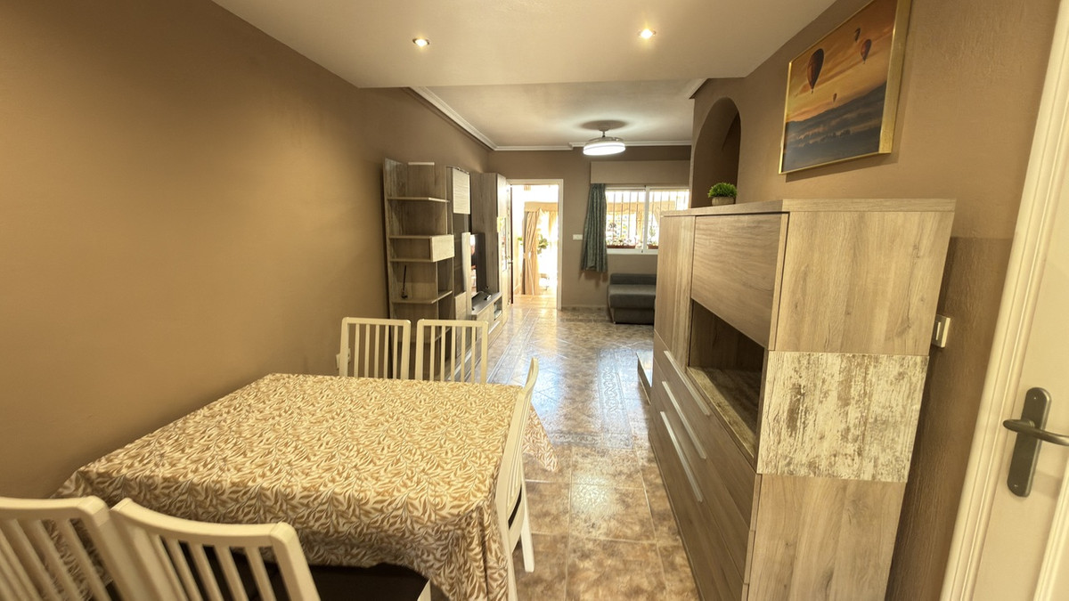 For sale - 3 Bedroom 2 Bathroom Townhouse in La Zenia - La Zenia  - Alicante