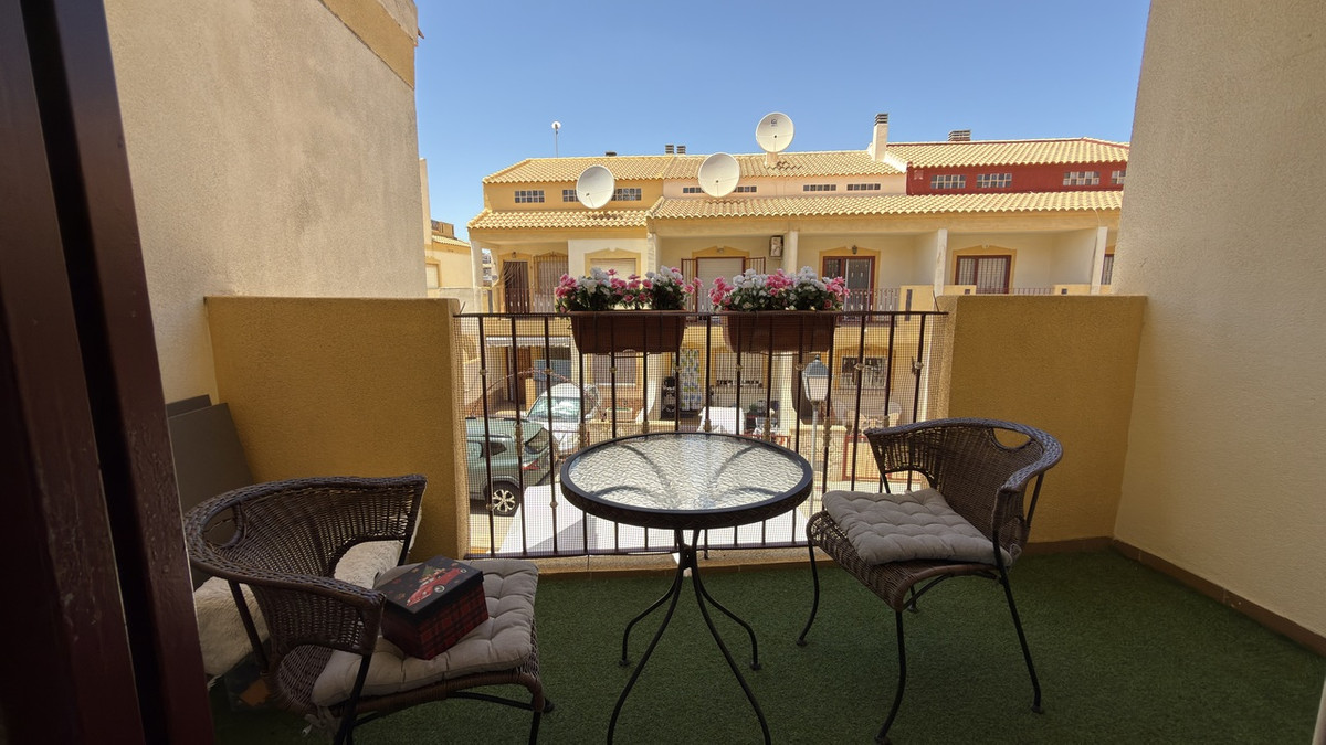 For sale - 3 Bedroom 2 Bathroom Townhouse in La Zenia  - La Zenia  - Alicante