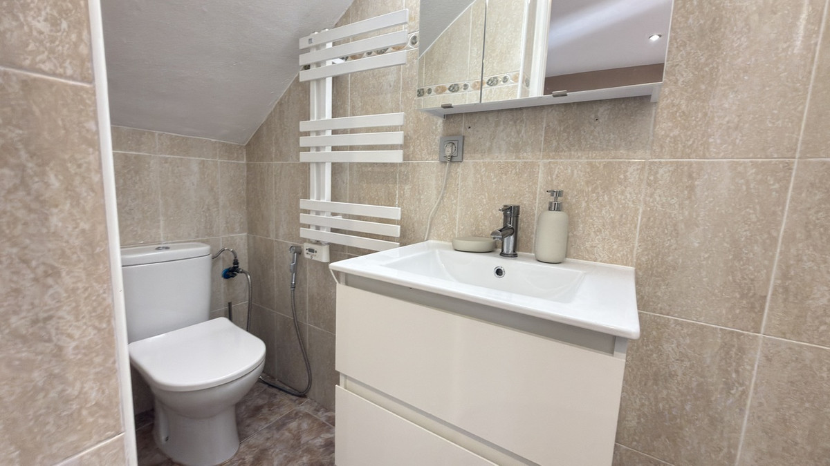 For sale - 3 Bedroom 2 Bathroom Townhouse in La Zenia - La Zenia  - Alicante