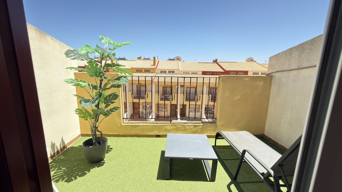 For sale - 3 Bedroom 2 Bathroom Townhouse in La Zenia  - La Zenia  - Alicante