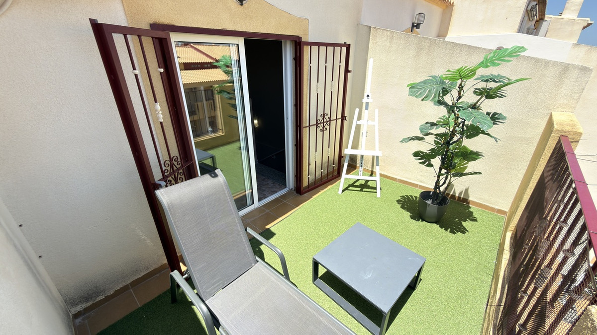 For sale - 3 Bedroom 2 Bathroom Townhouse in La Zenia  - La Zenia  - Alicante