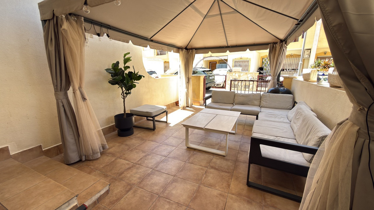 For sale - 3 Bedroom 2 Bathroom Townhouse in La Zenia - La Zenia  - Alicante