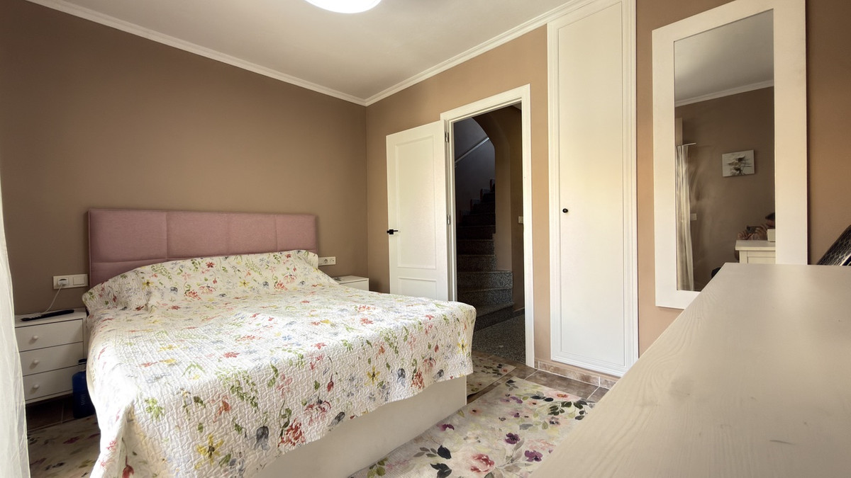 For sale - 3 Bedroom 2 Bathroom Townhouse in La Zenia - La Zenia  - Alicante