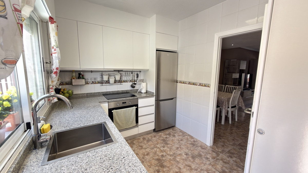 For sale - 3 Bedroom 2 Bathroom Townhouse in La Zenia  - La Zenia  - Alicante