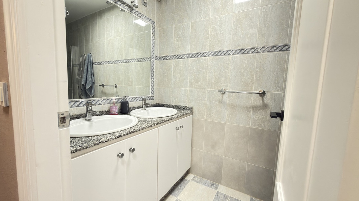 For sale - 3 Bedroom 2 Bathroom Townhouse in La Zenia  - La Zenia  - Alicante