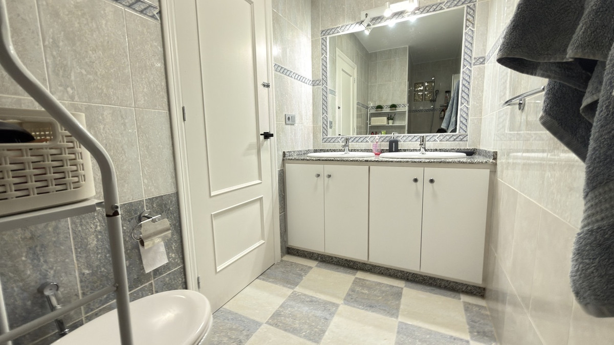 For sale - 3 Bedroom 2 Bathroom Townhouse in La Zenia - La Zenia  - Alicante