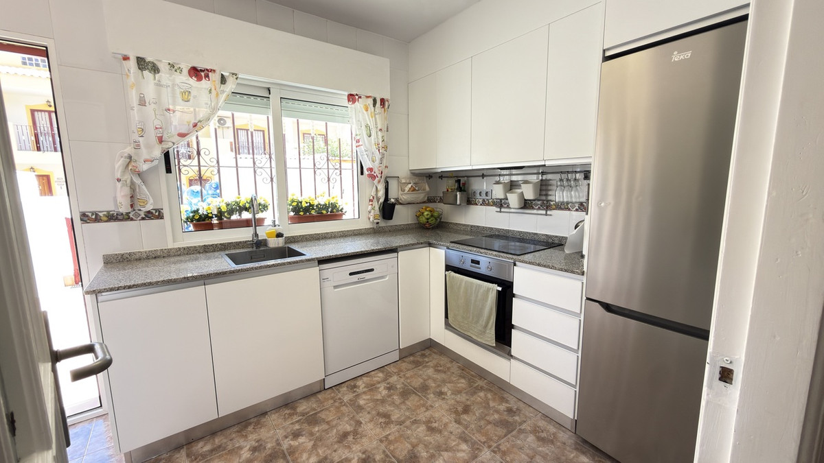 For sale - 3 Bedroom 2 Bathroom Townhouse in La Zenia  - La Zenia  - Alicante