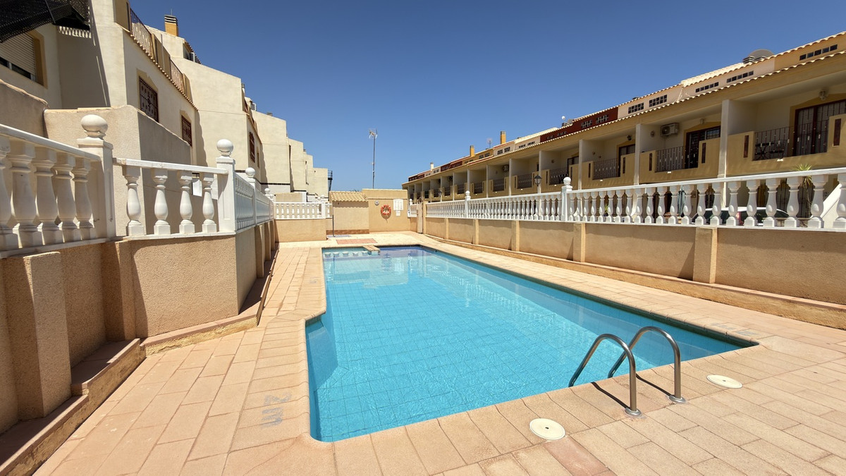 For sale - 3 Bedroom 2 Bathroom Townhouse in La Zenia  - La Zenia  - Alicante