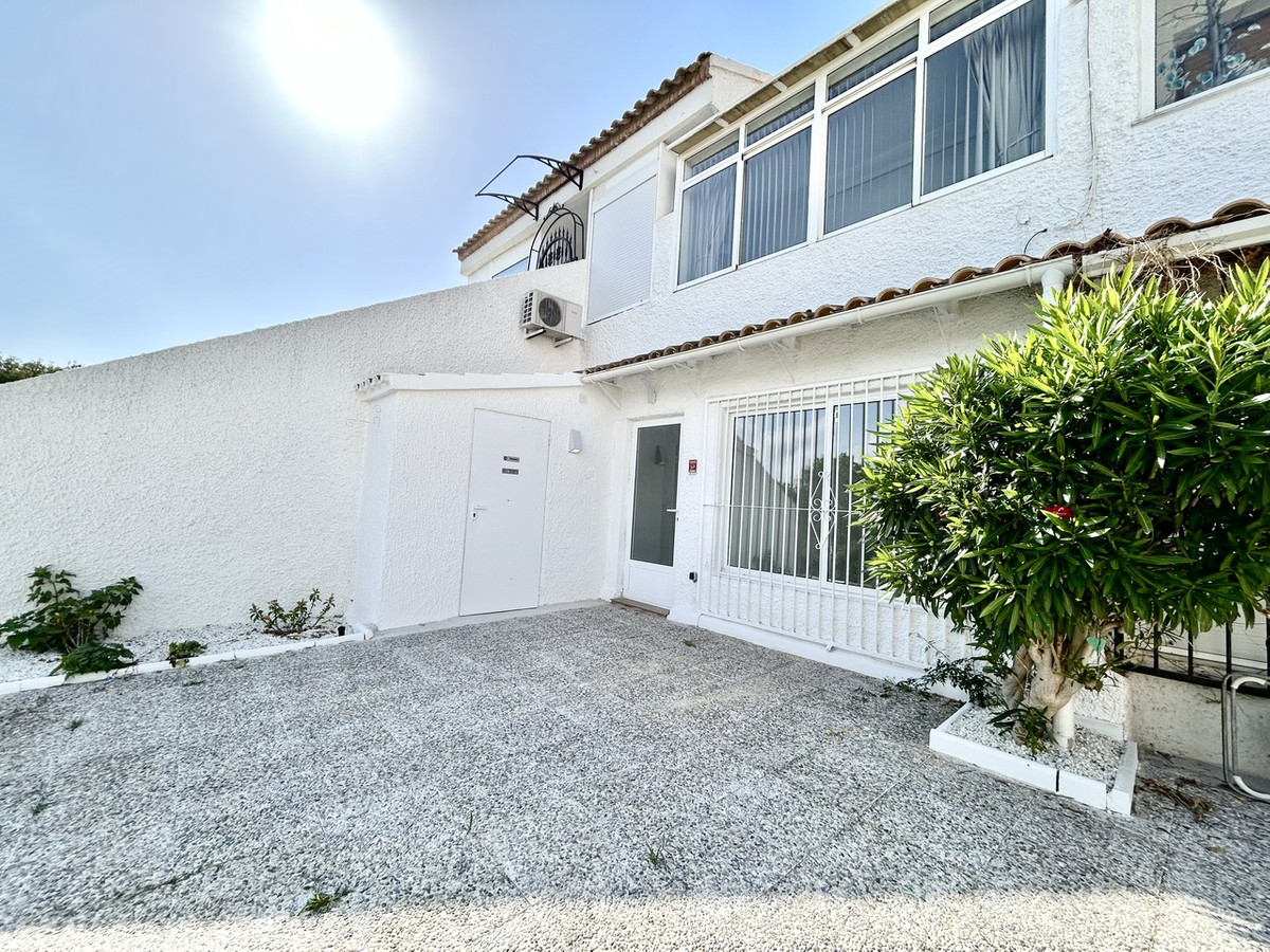 For sale - 2 Bedroom 1 Bathroom Apartment - Ground Floor Apartment in Orihuela - Villamartin  - Alicante
