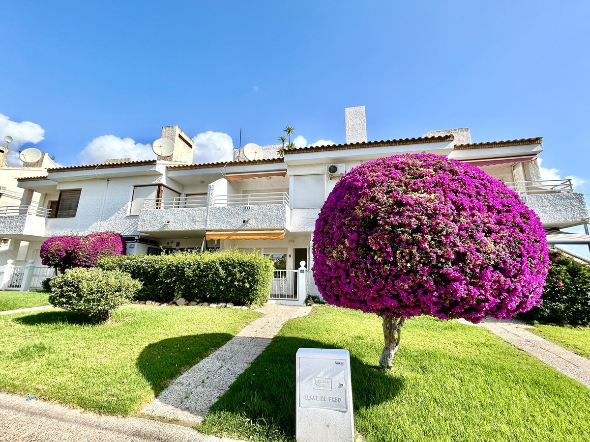 For sale - 2 Bedroom 1 Bathroom Apartment - Ground Floor Apartment in Orihuela - Villamartin  - Alicante