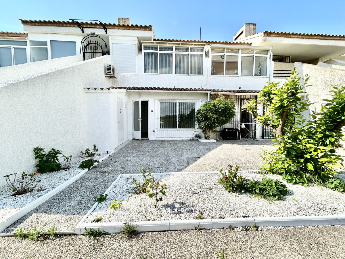 For sale - 2 Bedroom 1 Bathroom Apartment - Ground Floor Apartment in Orihuela - Villamartin  - Alicante