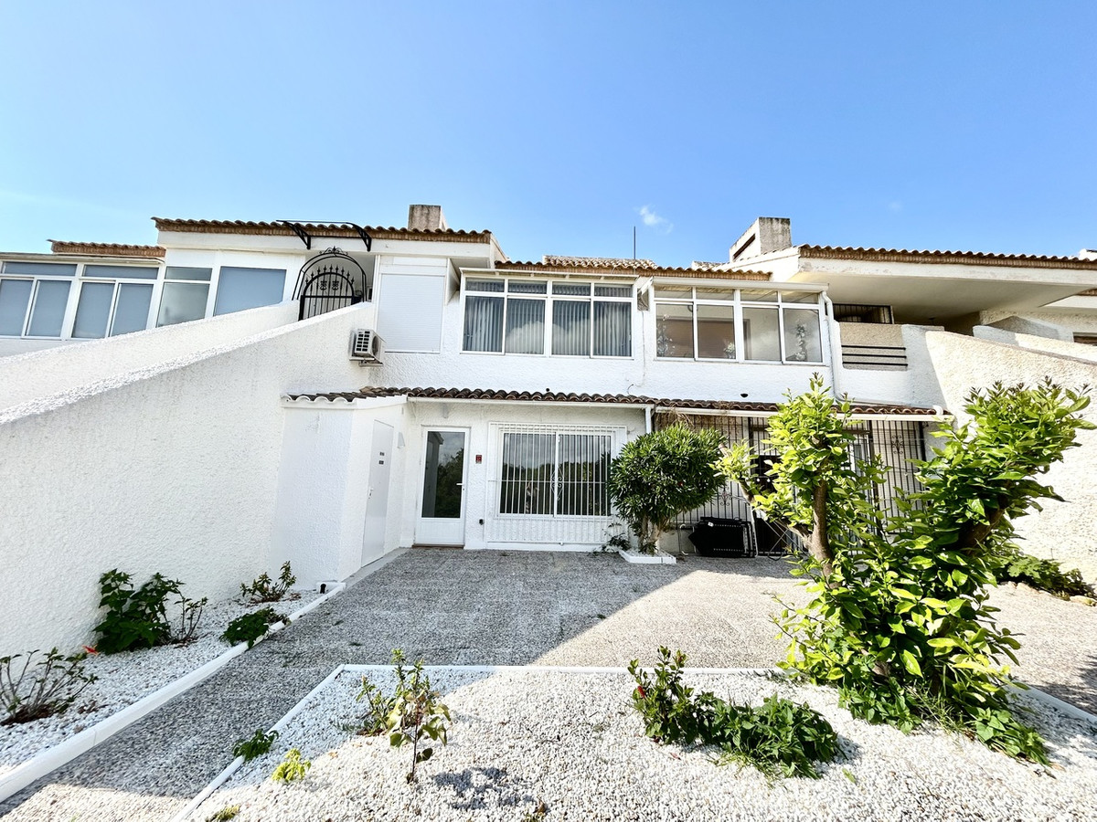 For sale - 2 Bedroom 1 Bathroom Apartment - Ground Floor Apartment in Orihuela - Villamartin  - Alicante