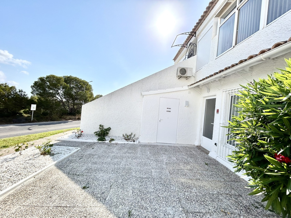 For sale - 2 Bedroom 1 Bathroom Apartment - Ground Floor Apartment in Orihuela - Villamartin  - Alicante
