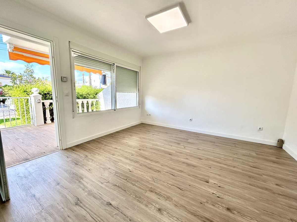 For sale - 2 Bedroom 1 Bathroom Apartment - Ground Floor Apartment in Orihuela - Villamartin  - Alicante