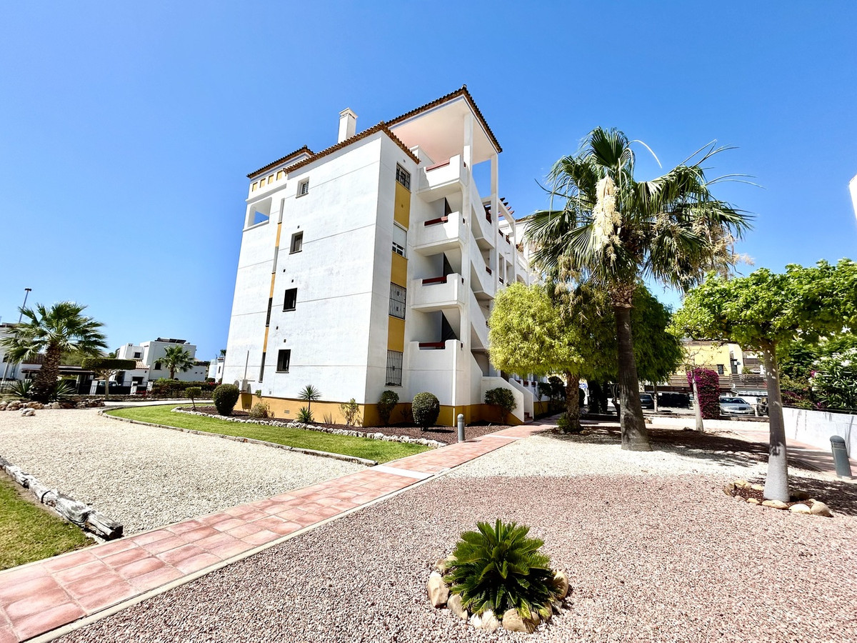 For sale - 2 Bedroom 2 Bathroom Apartment - Ground Floor Apartment in Orihuela - Villamartin  - Alicante