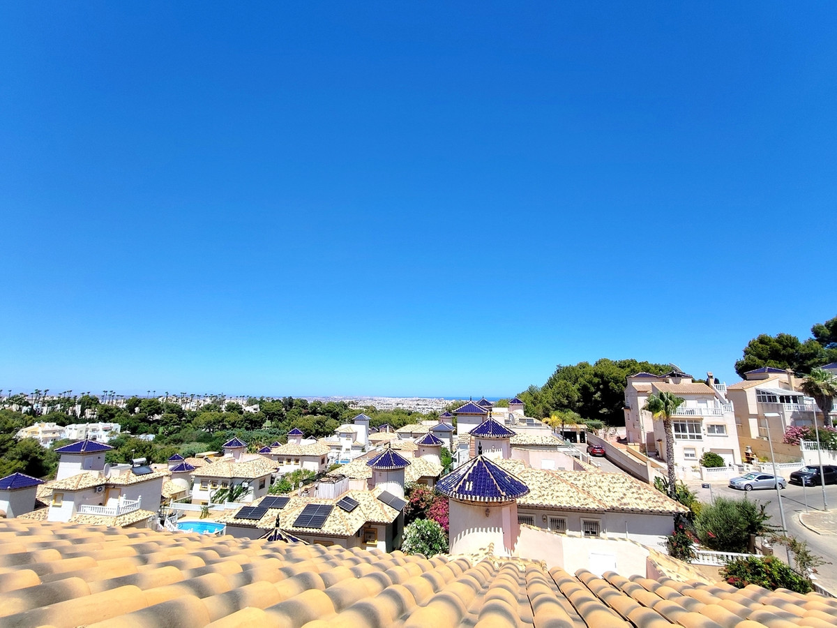 For sale - 2 Bedroom 1 Bathroom Apartment - Middle Floor Apartment in Villamartin - Villamartin  - Alicante
